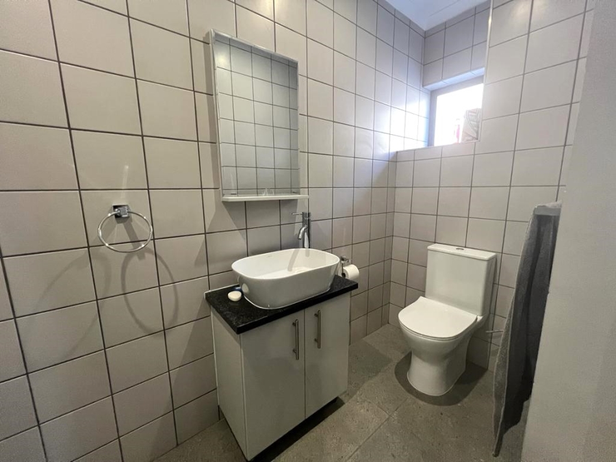 To Let 2 Bedroom Property for Rent in Royal Ascot Western Cape